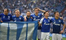 爱游戏官网入口-沙尔克客场战胜对手，实现胜利