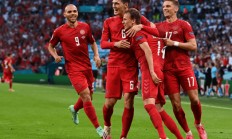 包含赫尔辛基队将迎战英格兰队，争取胜利的词条