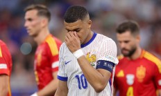 爱游戏官网入口-西班牙国家队遭遇连败，困境难题需解决