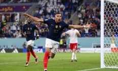 爱游戏官网-法国强队展现冠军相貌，顺利晋级