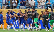 爱游戏官网入口-利物浦客场逆袭擒下切尔西，实现胜利