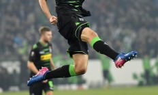 爱游戏在线-沙尔克04客场逼平，排名稳定在中游的简单介绍