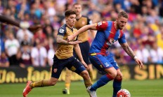 爱游戏app-包含水晶宫战平狼队，争取下场胜利的词条