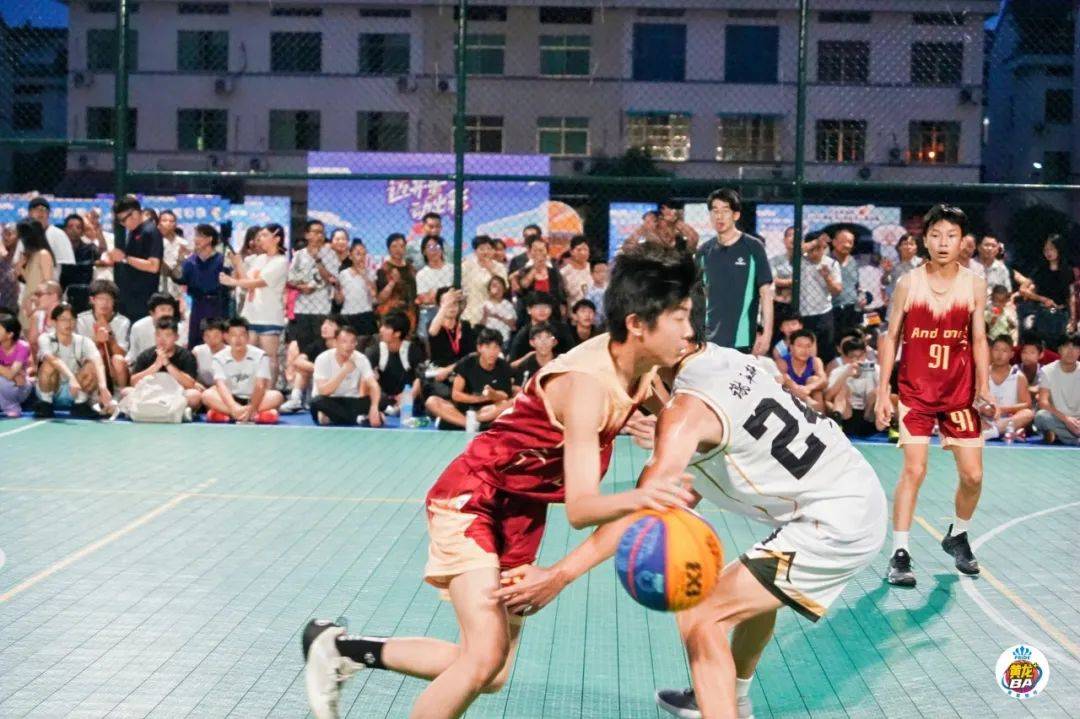 国内外球队同台竞技,赛场上空气燃烧的简单介绍 国内外球队同台竞技,赛场上空气燃烧的简单介绍