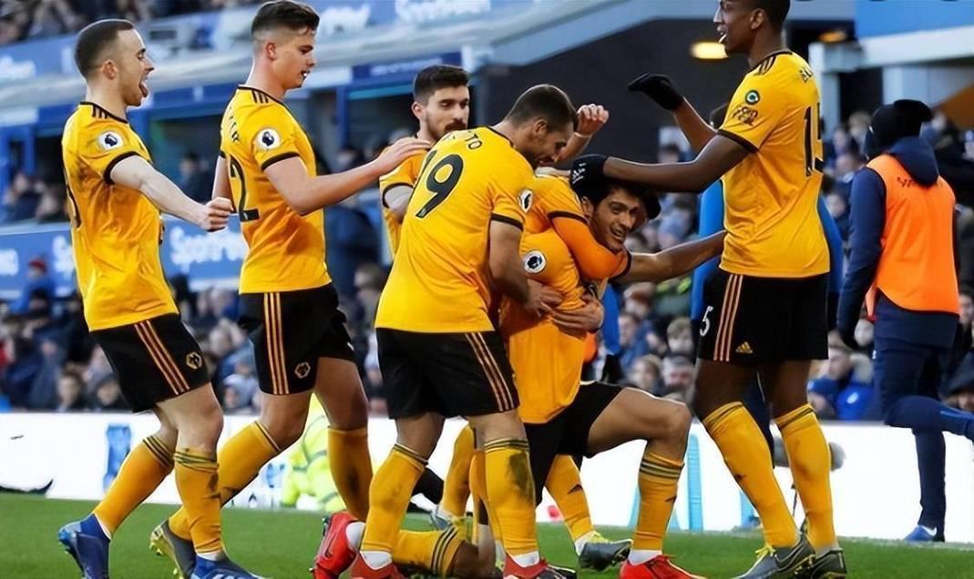 包含水晶宫战平狼队，争取下场胜利的词条