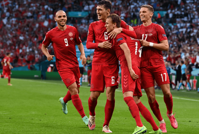 包含赫尔辛基队将迎战英格兰队，争取胜利的词条