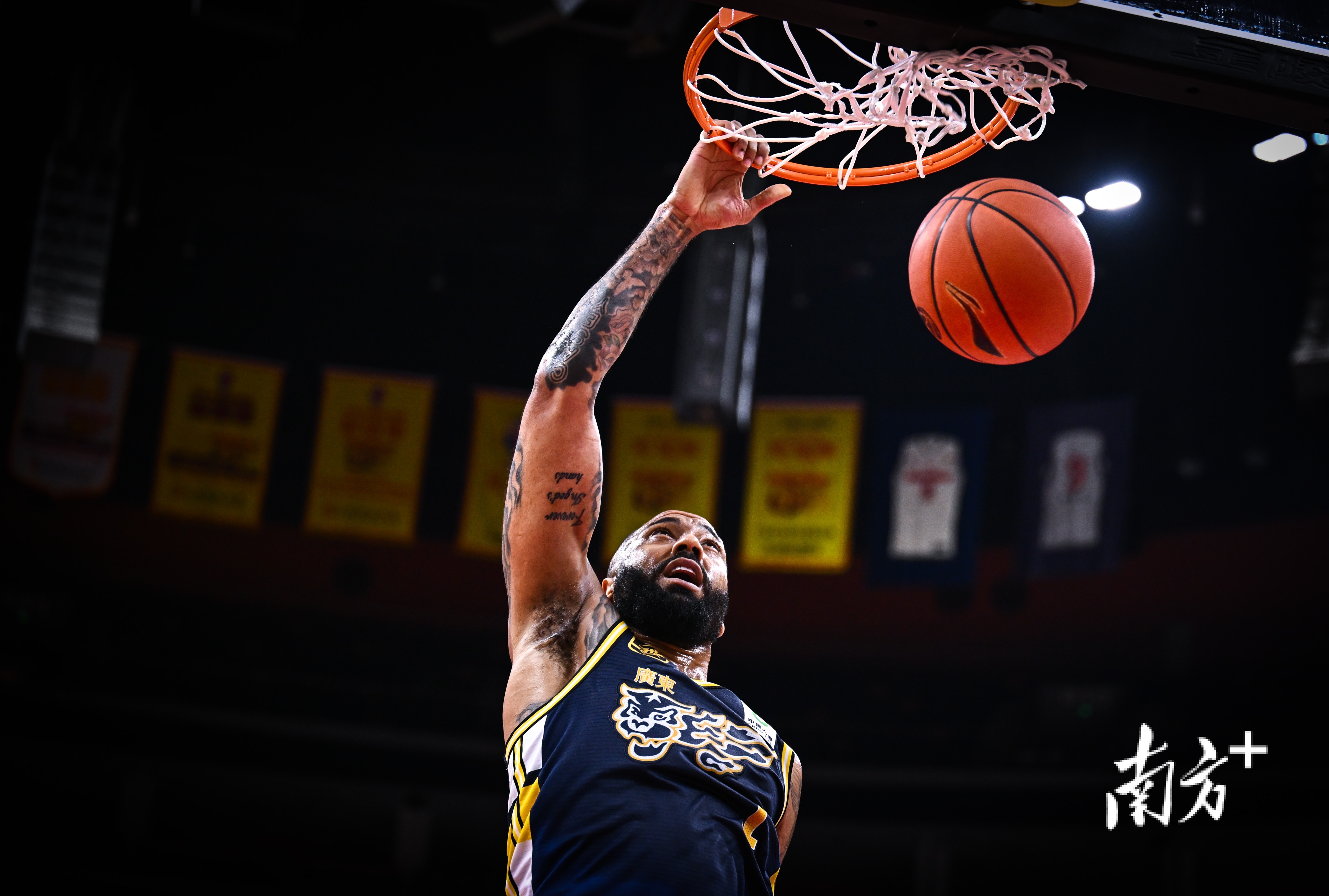 开拓者队战胜劲敌，豪取连胜