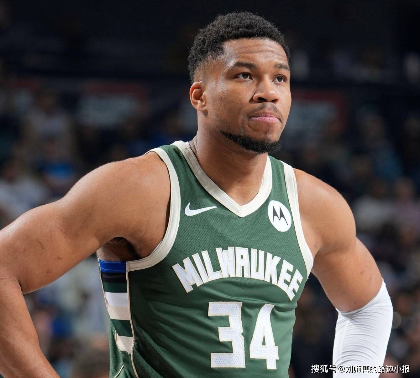 雄鹿客场战胜独行侠，继续领跑东部